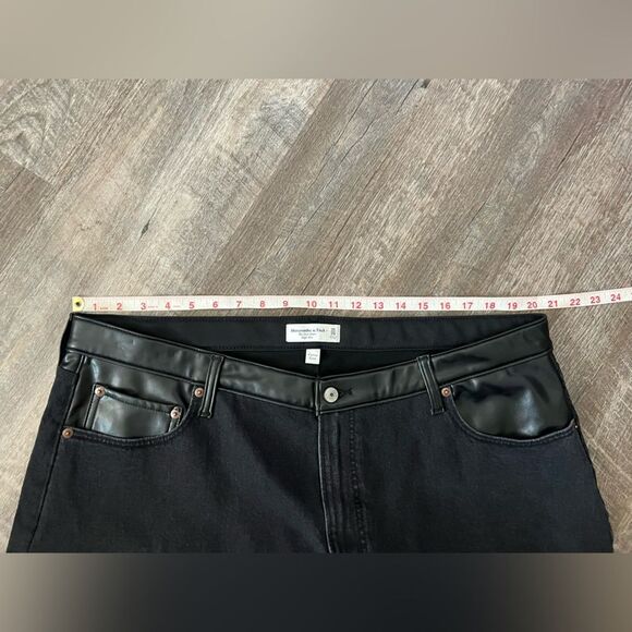 Abercrombie and Fitch Curve Love High Rise Dad Short- Size 35/20 - Picture 5 of 7